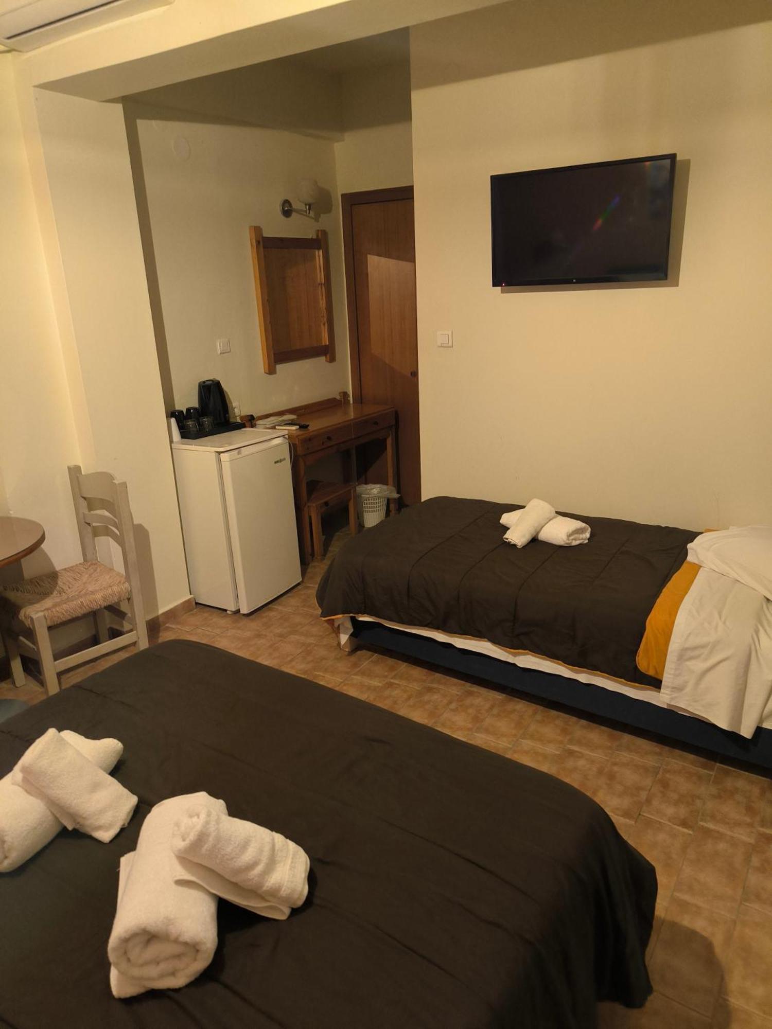 Hotel Almira Agía Triáda Esterno foto