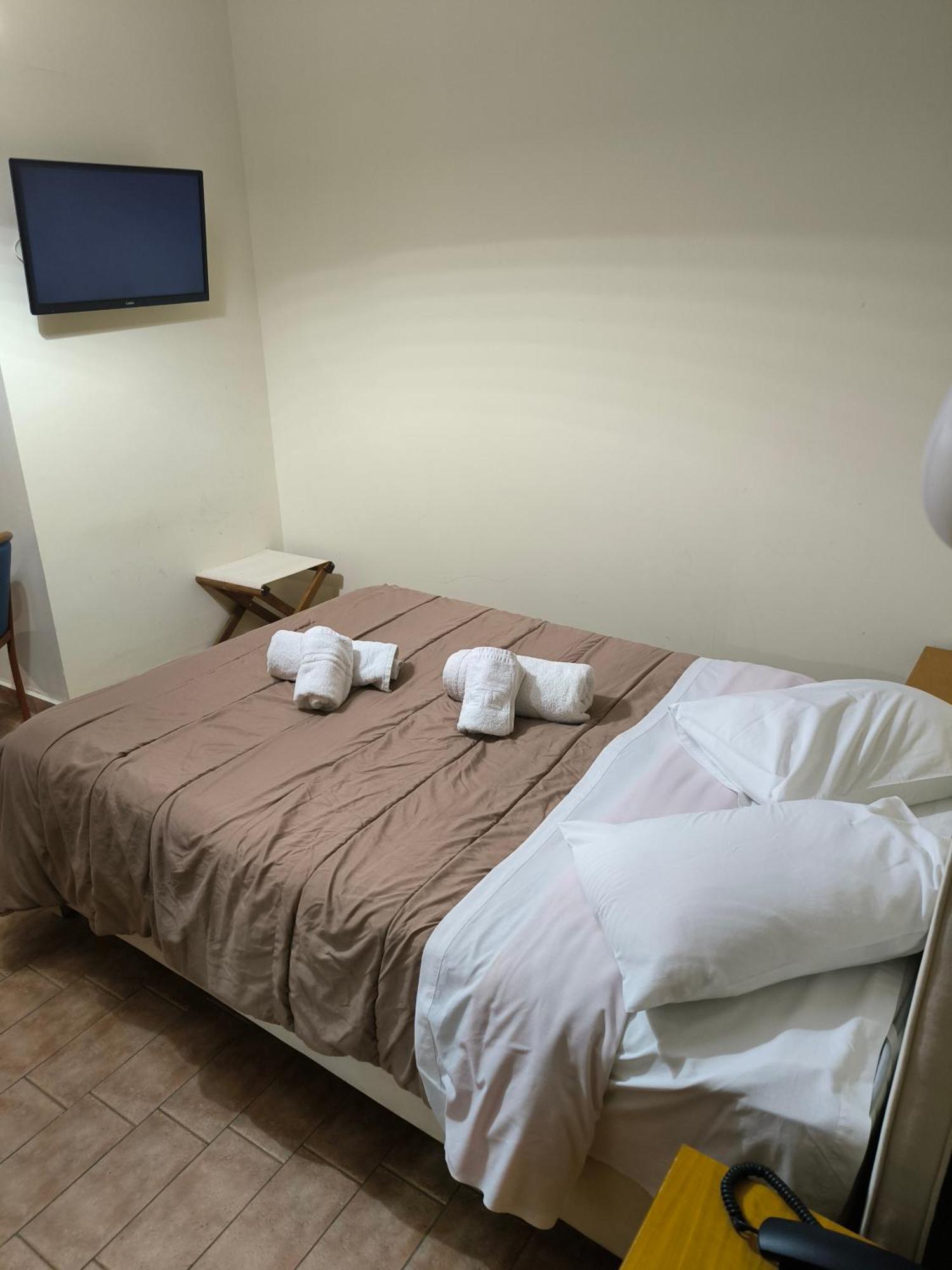 Hotel Almira Agía Triáda Esterno foto