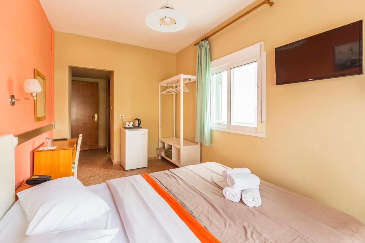Hotel Almira Agía Triáda Esterno foto