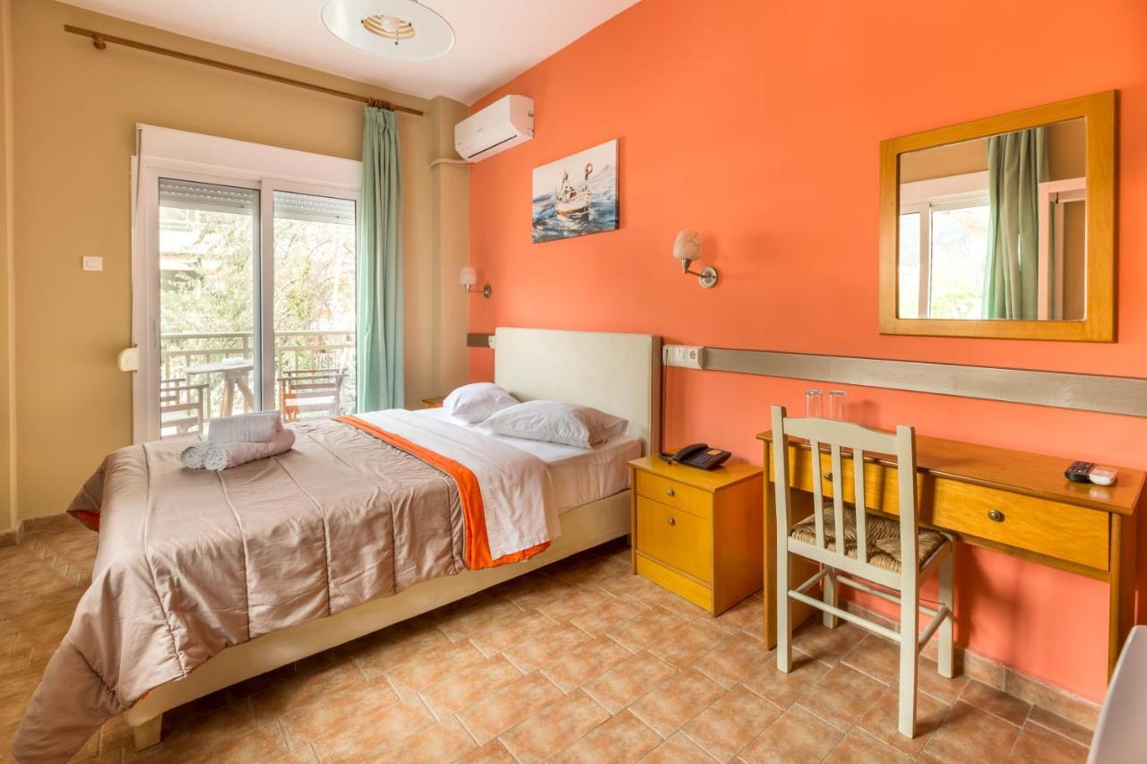 Hotel Almira Agía Triáda Esterno foto