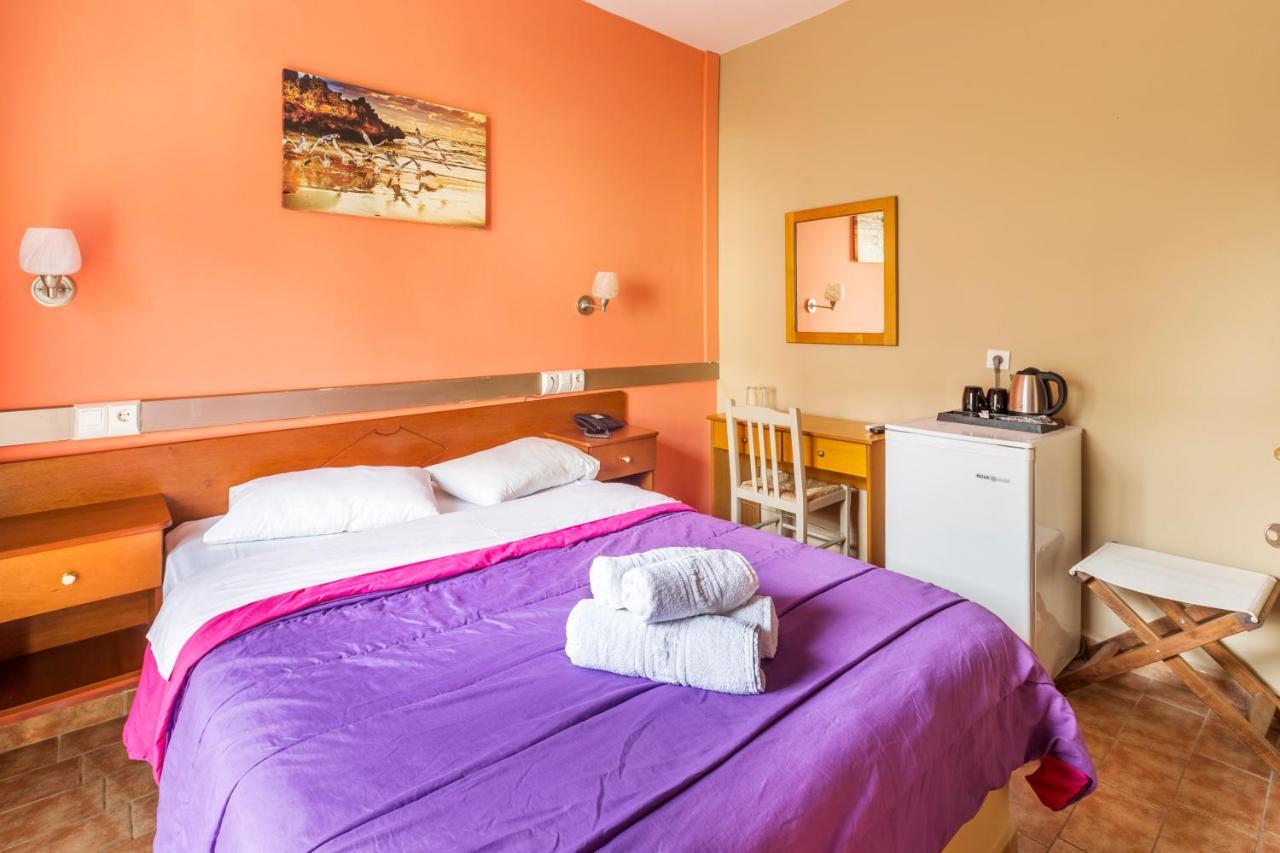 Hotel Almira Agía Triáda Esterno foto